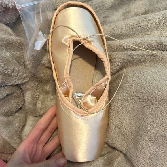 New Freed of London pointe shoes c pro 90 H - Picture 2 of 3